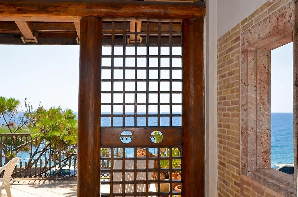 Casa Di Mare Barabba Villa Santa Teresa Di Riva 0*,  Italy