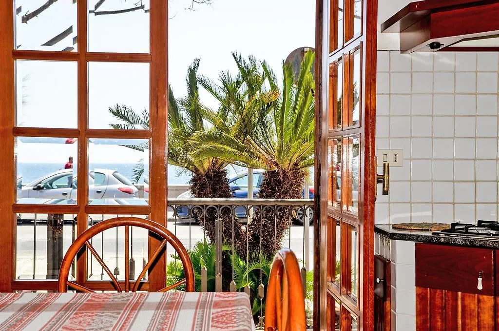 Holiday home Casa Di Mare Barabba Villa Santa Teresa Di Riva Italy