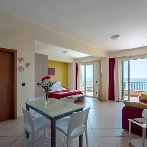 La Sirena Santa Teresa Di Riva